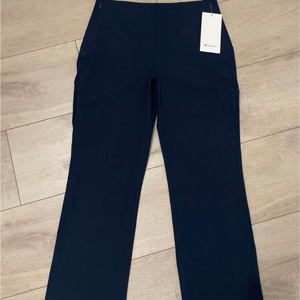 Lululemon Smooth Fit Pull-On High Rise Crop size 10 
Navy Blue